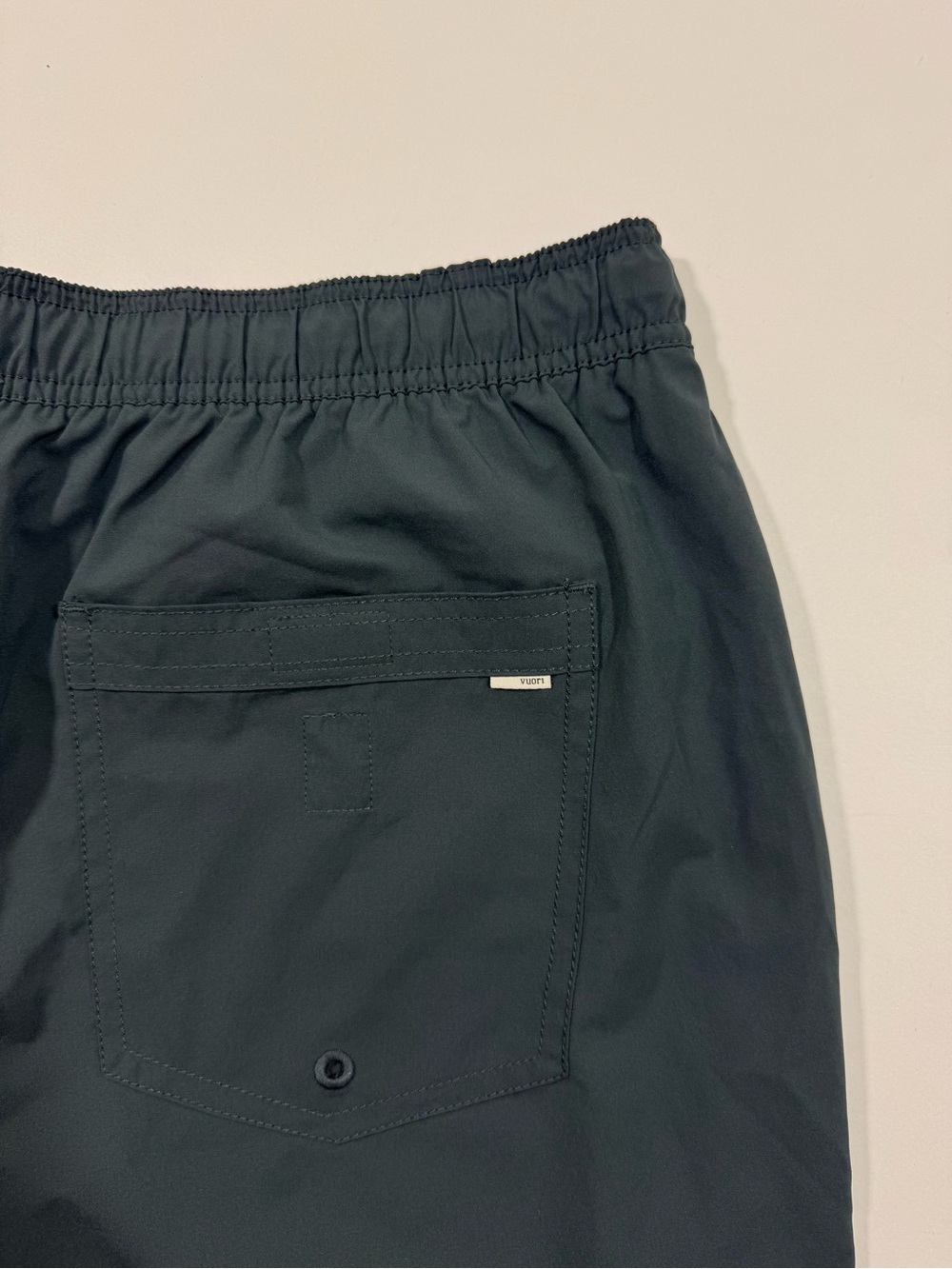 Vuori Kore Short Lined 7 Inch Grey - Picture 5 of 8